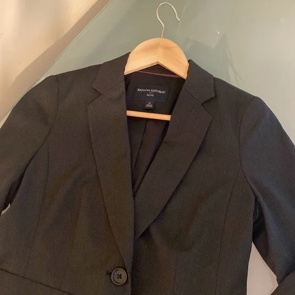 Banana Republic Black Notched Single Button Blazer Size 2P - Picture 5 of 11